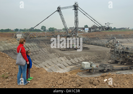 Anwohner, die Anzeige der Tagebau Garzweiler (Tagebau) Zeche, Deutschland. Stockfoto