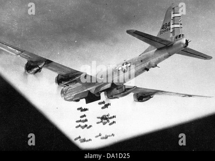 Die Boeing B-29 Superfortress 42-4494, die der 468th Bomb Group und der 792nd Bomb Squadron zugeteilt wurde, war ein Schlüsselflugzeug, das während des Zweiten Weltkriegs eingesetzt wurde. Die B-29 spielte eine entscheidende Rolle bei Langstreckenbombenangriffen, einschließlich der Atombombenangriffe auf Hiroshima und Nagasaki. Stockfoto
