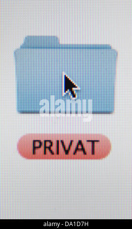 ILLUSTRATION - datiert ein y 1. Juli 2013 zeigt ein Ordner-Symbol auf dem Startbildschirm sagen "Private" (Privat) in Kaufbeuren, Deutschland. Foto: Karl-Josef Hildenbrand Stockfoto