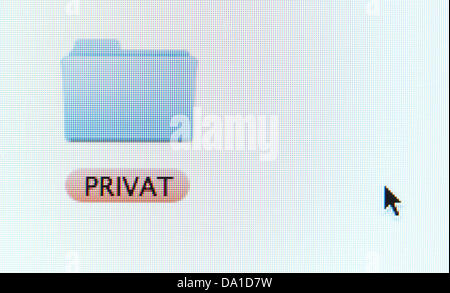 ILLUSTRATION - datiert ein y 1. Juli 2013 zeigt ein Ordner-Symbol auf dem Startbildschirm sagen "Private" (Privat) in Kaufbeuren, Deutschland. Foto: Karl-Josef Hildenbrand Stockfoto