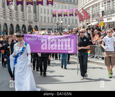 London Gay Symphonic Winds, Teilnahme an der London Pride Parade. Stockfoto