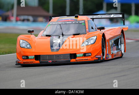 30. Juni 2013 - Watkins Glen, New York, USA - 30. Juni 2013: The 8 Sterne Motorsport Corvette (4) angetrieben von Emilio DiGuida und Luis Diaz während der GRAND-AM Rolex Series Sahlen sechs Stunden The Glen in Watkins Glen International in Watkins Glen, New York. Stockfoto