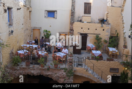 Ein altes türkisches Haus umgewandelt in ein elegantes Restaurant in Chania; Westlichen Kreta, Griechenland. Stockfoto