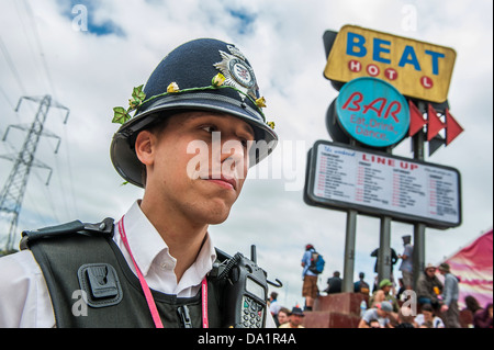 Und der Beat geht weiter in vielerlei Hinsicht für die Avon und Somerset Police.The 2013 Glastonbury Festival, würdig Farm Glastonbury. Stockfoto