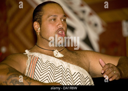 Entertainer, in Rotowhio Marae an Te Puia, Rotorua, Neuseeland. Stockfoto