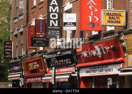 Brick Lane Indische und asiatische Restaurants mit indischer und asiatischer Küche traditionelle Küche Essen London E1. Tower Hamlets. 2013 HOMER SYKES, 2010er Jahre Stockfoto