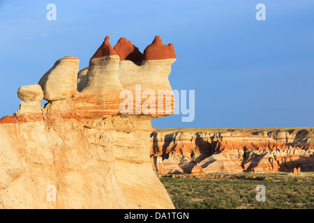 Roten Felsen Findlinge im Blue Canyon Bereich der Moenkopi Wash südlich von Tonalea, Arizona, USA Stockfoto