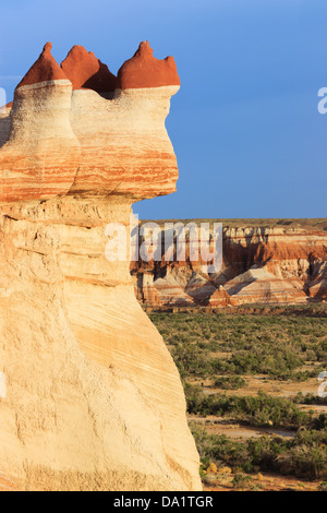 Roten Felsen Findlinge im Blue Canyon Bereich der Moenkopi Wash südlich von Tonalea, Arizona, USA Stockfoto