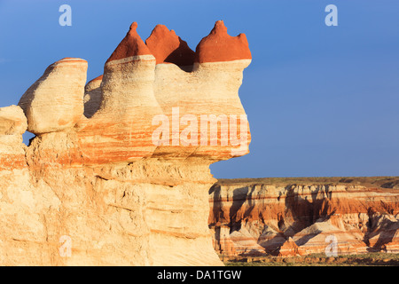 Roten Felsen Findlinge im Blue Canyon Bereich der Moenkopi Wash südlich von Tonalea, Arizona, USA Stockfoto