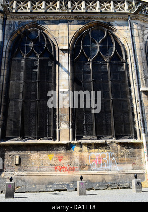 Graffiti am Platz Igor Stravinsky, in der Nähe von Centre Pompidou, Paris Stockfoto