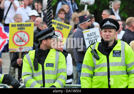 Metropolitan Police bei English Defence League März und Zähler Demonstration im Zentrum von London, 2013 Stockfoto