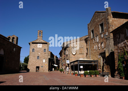 Italien, Toskana, Sovana, Piazza del Pretorio, Palazzo dell'Archivio und Palazzo del Pretorio Stockfoto