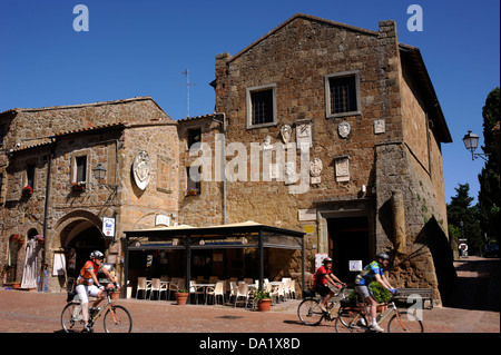 Italien, Toskana, Sovana, Piazza del Pretorio, Palazzo del Pretorio Stockfoto