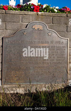 Kirche von SAINT TERESA von AVILA gebaut Redwood im Jahre 1859 durch New England Schiffe Tischler auf spanischen Land gewähren von Jasper O' Farrell gespendet. Am 8. März 1860 wurde Vater Louis Rossi Pfarrer ernannt. Alemany Erzbischof geweiht der Kirche in der Stadt der Bodega am 2. Juni 1861, und es hat dieser Küstengemeinde ununterbrochen seit über einem Jahrhundert gedient. Kalifornien registriert historischen Wahrzeichen Nr. 820 Plaque durch die Zustand-Abteilung des Parks and Recreation in Zusammenarbeit mit der römisch-katholischen Kirche und der Sonoma County Parks and Recreation Department platziert. 2. Juni 1968. " Stockfoto