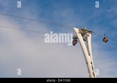 Londoner Seilbahn über die Themse Stockfoto