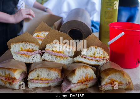 italienische Sandwiches an New Amsterdam Market am South Street in New York Stockfoto