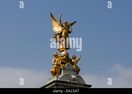 Detail oben von Queen Victoria Memorial Buckingham Palace Stockfoto