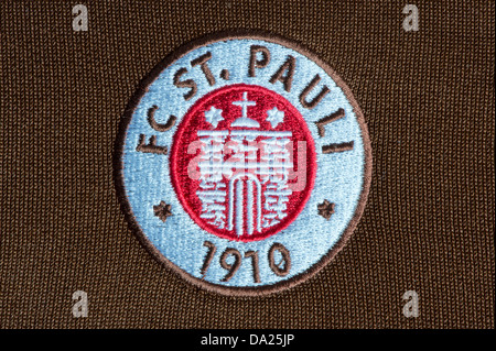 Das St. Pauli-Fußball-Club Abzeichen wie auf einer offiziellen Trainingsanzug (nur zur redaktionellen Verwendung) zu sehen. Stockfoto