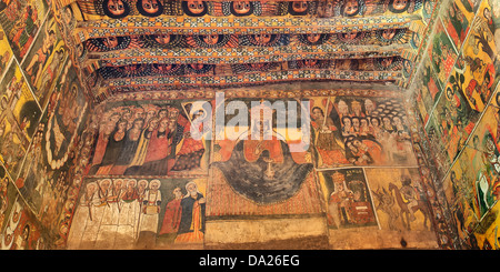 Debre Birhan Selassie Kirche, alte Wandmalereien schmücken den Innenraum, Gonder, Äthiopien Stockfoto