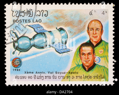 LAOS - ca. 1985: A Stempel gedruckt in Laos zeigt Sojus 19 und crew-A. Leonov und V. Kubassow Stockfoto