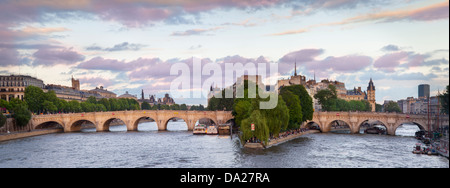 Abend über Fluss Seine, Paris Frankreich Stockfoto