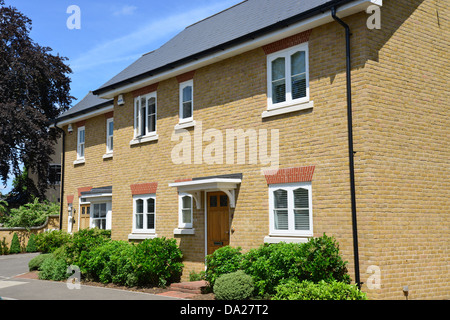 Moderne Häuser, Church Street, Sunbury-on-Thames, Surrey, England, Vereinigtes Königreich Stockfoto