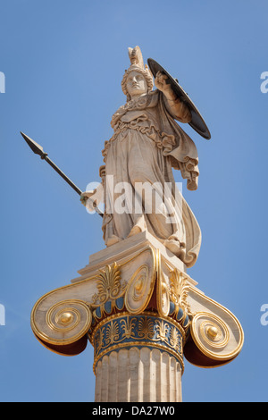 Statue der Athena außerhalb der Akademie der Künste, Athen, Griechenland Stockfoto