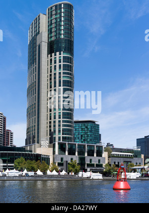 dh Yarra River MELBOURNE AUSTRALIA Crown Towers Skyline des Southbank Crown Casino Hotels Stockfoto