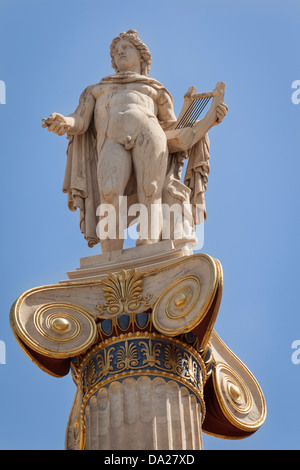 Statue des Apollo außerhalb der Akademie der Künste, Athen, Griechenland Stockfoto