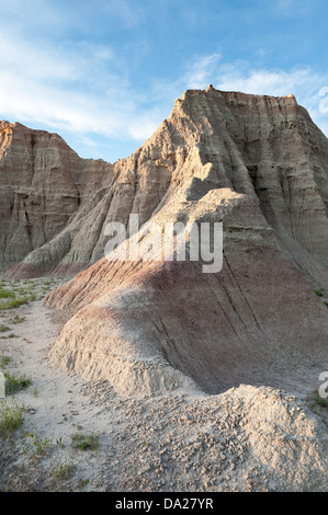 Wind, Wasser und Zeit kombinieren mit Sedimentgestein Schichten zu bilden Badlands Nationalpark in South Dakota. Stockfoto