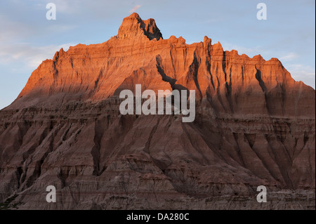 Wind, Wasser und Zeit kombinieren mit Sedimentgestein Schichten zu bilden Badlands Nationalpark in South Dakota. Stockfoto