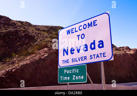 Herzlich Willkommen Sie in Nevada Straßenschild - Silber Status Stockfoto