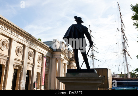 Entdecken Sie Greenwich und Sir Walter Raleigh Statue Museum London UK Stockfoto