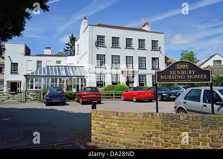 Sunbury Pflegeheim, Thames Street, Sunbury-on-Thames, Surrey, England, Vereinigtes Königreich Stockfoto