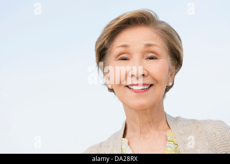 Portrait der älteren Frau lächelnd Stockfoto