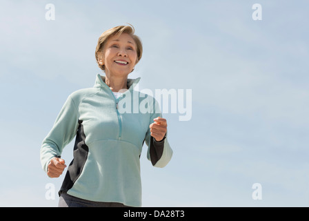 Ältere Frau, Joggen Stockfoto