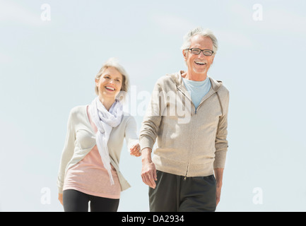 Älteres Paar zu Fuß Stockfoto