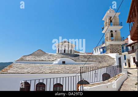 Skopelos Insel in Griechenland. Blick auf den wichtigsten Straßen der Stadt und Architektur Stockfoto