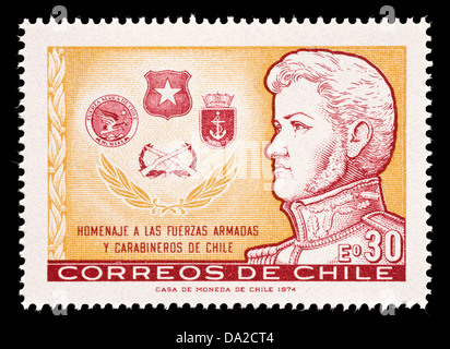Briefmarke aus Chile, Bernardo O'Higgins und die Embleme der vier bewaffneten Dienstleistungen darstellen.