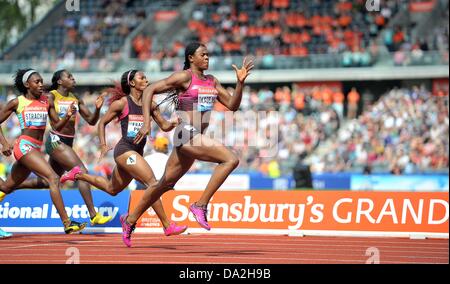 Birmingham, Vereinigtes Königreich. 30. Juni 2013. Segen Okagbare (NGR) gewinnt die 200m. Sainsburys Grand Prix. Diamond League. Alexander-Stadion. Birmingham. VEREINIGTES KÖNIGREICH. 30.06.2013. Bildnachweis: Sport In Bilder/Alamy Live-Nachrichten Stockfoto