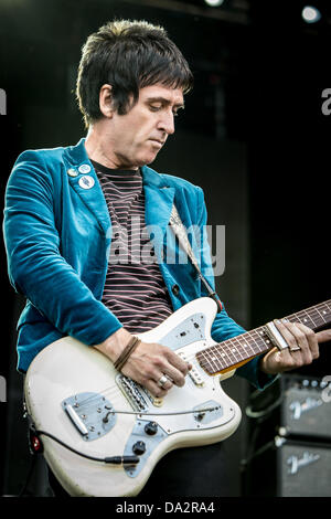 Mailand, Italien. 1. Juli 2013. Johnny Marr ex-Gitarrist von The Smiths tritt bei Ippodromo del Galoppo während der "City Sound Festival 2013" Credit: Rodolfo weitertransferiert/Alamy Live News Stockfoto