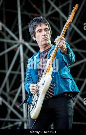 Mailand, Italien. 1. Juli 2013. Johnny Marr ex-Gitarrist von The Smiths tritt bei Ippodromo del Galoppo während der "City Sound Festival 2013" Credit: Rodolfo weitertransferiert/Alamy Live News Stockfoto