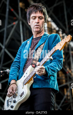 Mailand, Italien. 1. Juli 2013. Johnny Marr ex-Gitarrist von The Smiths tritt bei Ippodromo del Galoppo während der "City Sound Festival 2013" Credit: Rodolfo weitertransferiert/Alamy Live News Stockfoto