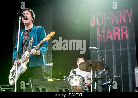 Mailand, Italien. 1. Juli 2013. Johnny Marr ex-Gitarrist von The Smiths tritt bei Ippodromo del Galoppo während der "City Sound Festival 2013" Credit: Rodolfo weitertransferiert/Alamy Live News Stockfoto