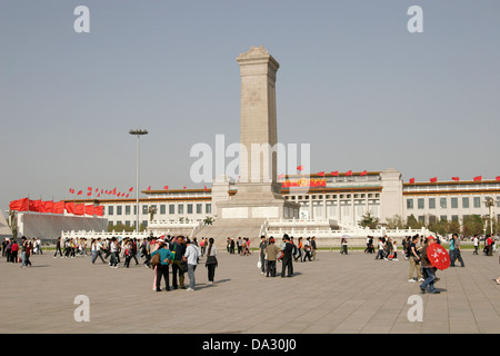 Platz des himmlischen Friedens mit roten Fahnen auf den Tag der Arbeit 1. Mai, Beijing Stockfoto