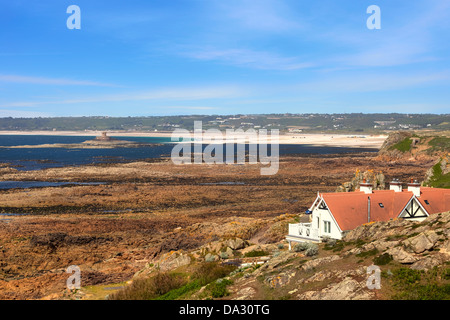 St Ouen Bay, La Rocco Tower, Jersey, Großbritannien Stockfoto