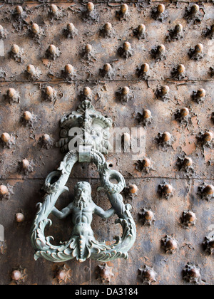 Aufwändige Tür und Klopfer, der Palazzo Ducale in Genua, Italien 1 Stockfoto