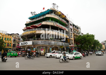 Typische Fassade in der Altstadt von Hanoi, Vietnam Stockfoto