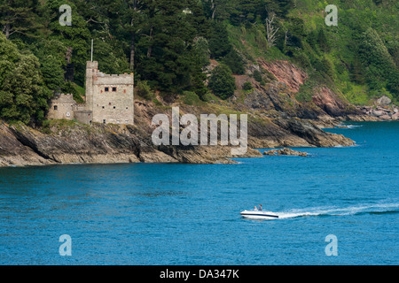 Dartmouth, Devon, England. 1. Juli 2013. Kingswear Castle von Dartmouth an der Mündung des River Dart. Stockfoto