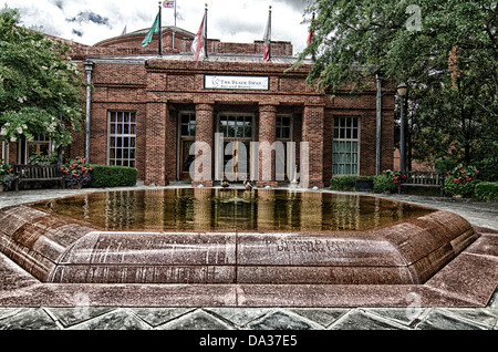 Dieses Bild ist die Fassade von The Black Swan Bar und Bistro auf dem Alabama Shakespeare Festival in Montgomery, Alabama. Stockfoto